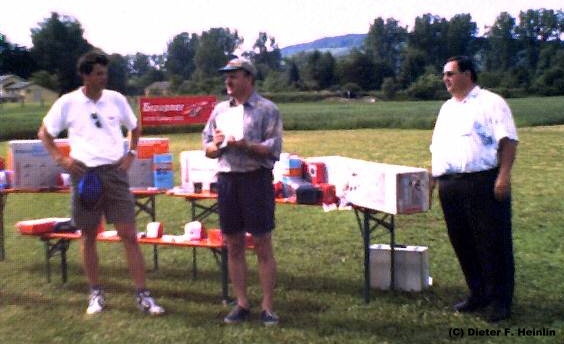 Veranstalter und Ausrichter mit reichhaltigem Gabentisch